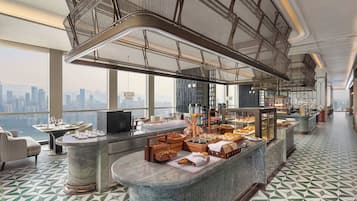 Daily buffet breakfast (CNY 208 per person)