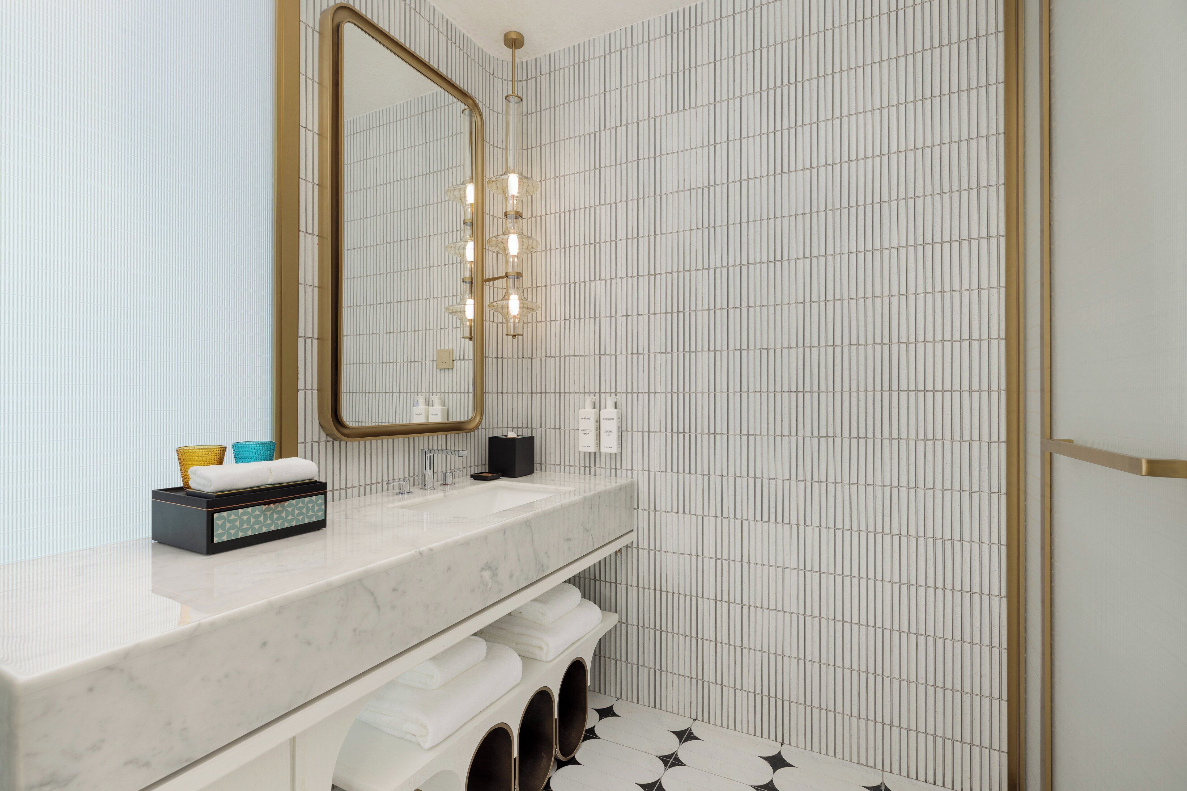 Phòng Suite, 1 giường cỡ king (Ambassador) | Bộ đồ giường cao cấp, nệm cao su hoạt tính (memory foam), minibar 