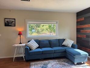 Smart-TV, peis og bøker