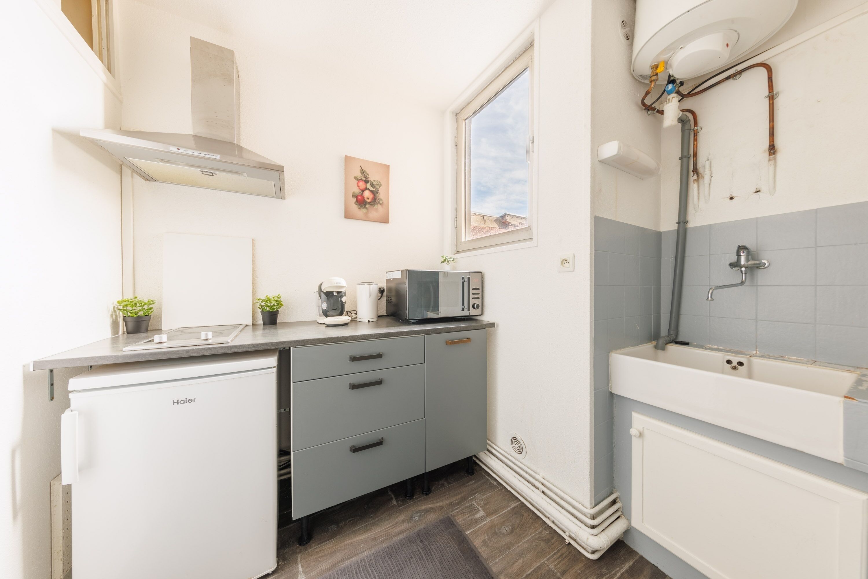 Fridge, microwave, coffee/tea maker, cookware/dishes/utensils