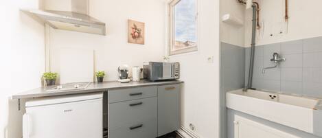 Fridge, microwave, coffee/tea maker, cookware/dishes/utensils