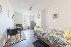 Free WiFi, bed sheets