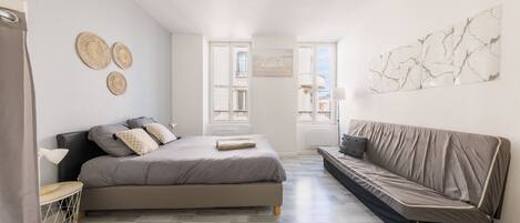 Free WiFi, bed sheets