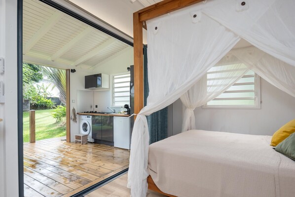 1 bedroom, iron/ironing board, free WiFi, bed sheets - Sanoa lodge - Bungalow Climatisé (Baie-Mahault)