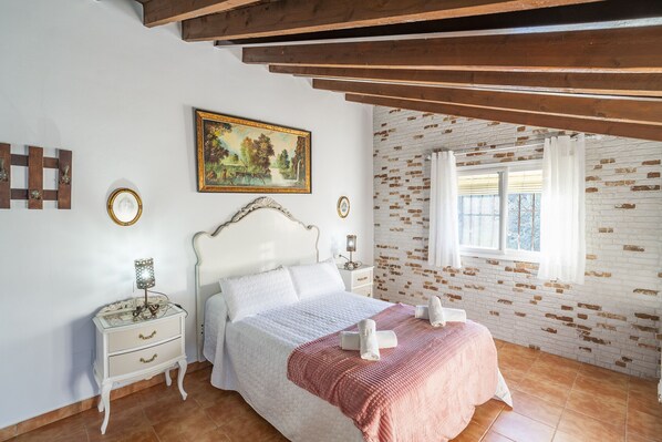 4 habitaciones, tabla de planchar con plancha y wifi gratis 