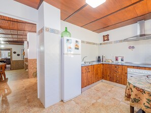 Fridge, microwave, oven, dishwasher - Cubo's Casa Rural Cortijillo Las Barrancas / private pool / air conditioning / BBQ / free Wi-Fi (Alhaurin de la Torre)