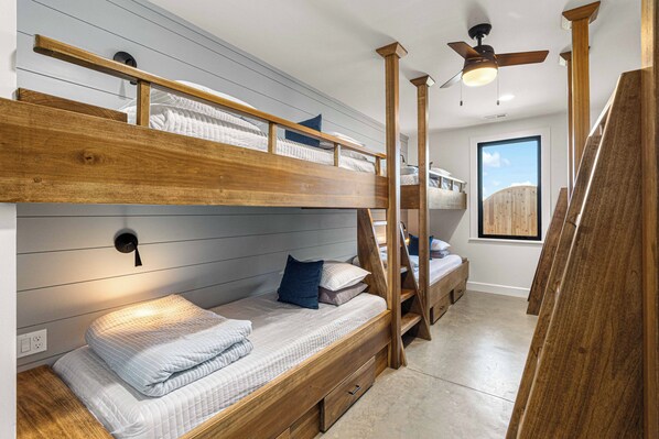 6 Schlafzimmer, Bügeleisen/Bügelbrett, Internetzugang, Bettwäsche