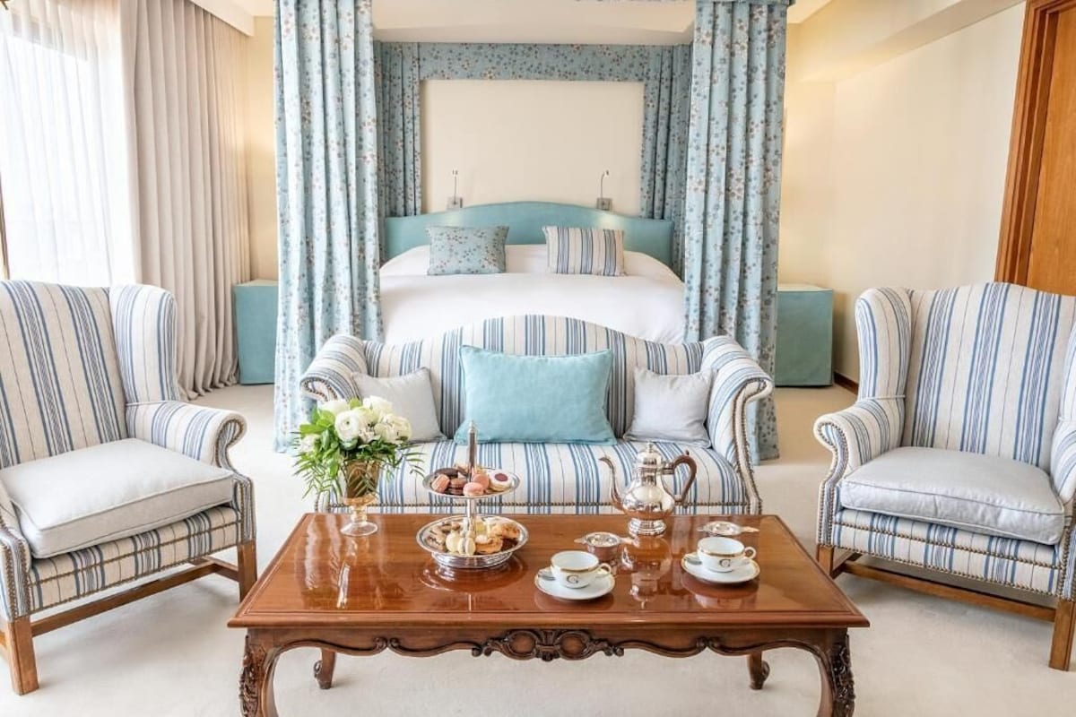 Honeymoon Suite | Desk, WiFi (free), bed sheets