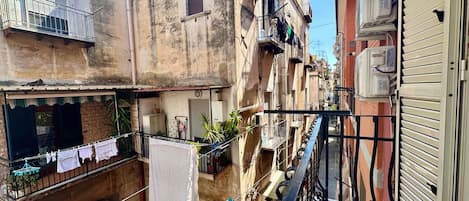 Chambre Quadruple Classique, vue ville | Balcon