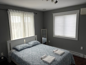 2 bedrooms, iron/ironing board, Internet, bed sheets