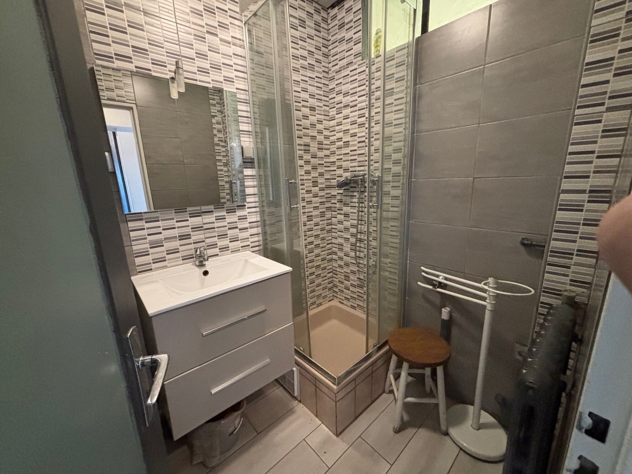 Dusj, håndklær og toalettpapir