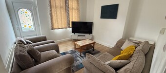 3BR-Sleep 10– Near Stadium,Centre & M-Links - Contractors / Corporate & Families