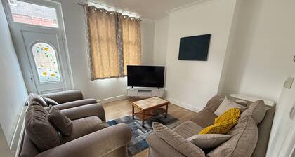 3BR-Sleep 10– Near Stadium,Centre & M-Links - Contractors / Corporate & Families