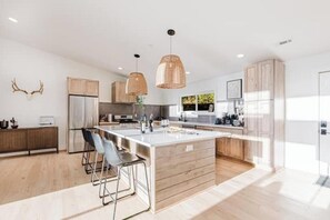 Micro-ondes, four, plaque de cuisson, lave-vaisselle