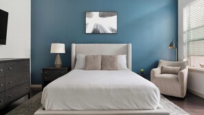 Desk, iron/ironing board, WiFi, bed sheets - Landing | Modern Studio, Clubhouse, Pool (Denver)