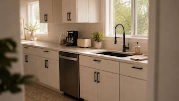 Micro-ondes, four, plaque de cuisson, lave-vaisselle