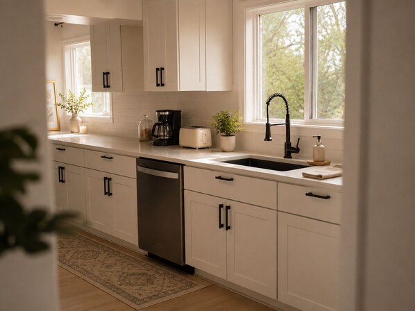 Micro-ondes, four, plaque de cuisson, lave-vaisselle
