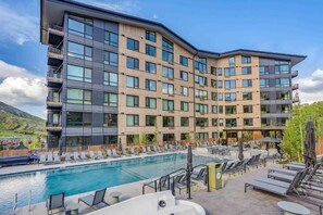 Piscine extérieure, piscine chauffée