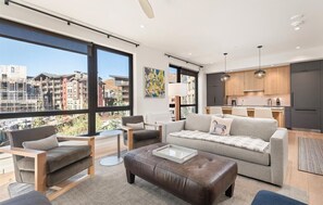 スマートテレビ、暖炉、ビデオライブラリ