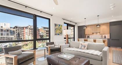 LUXE Ski in/Ski out! Pool/Slide, Hot Tub, Electric Pass Lodge, Snowmass Village