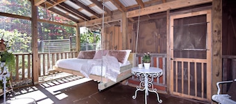 Spacious 5-bedroom house in charming Linville Falls near ski resorts!