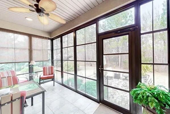 Interior - SNOWBIRDS DELIGHT! 2 golf courses in Community - 18 & 9 hole. Escape the COLD (North Augusta)