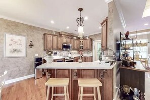 Microwave, oven, stovetop, dishwasher - SNOWBIRDS DELIGHT! 2 golf courses in Community - 18 & 9 hole. Escape the COLD (North Augusta)