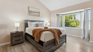 Rumah (3 Bedrooms) | 3 kamar tidur, setrika/meja setrika, dan seprai linen