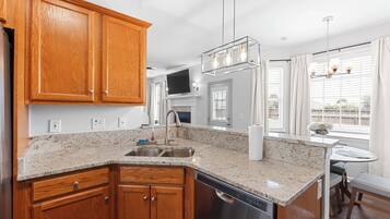 Micro-ondes, four, plaque de cuisson, lave-vaisselle