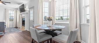 Spacious 5BR Retreat Sleeps 14 Huge Yard!