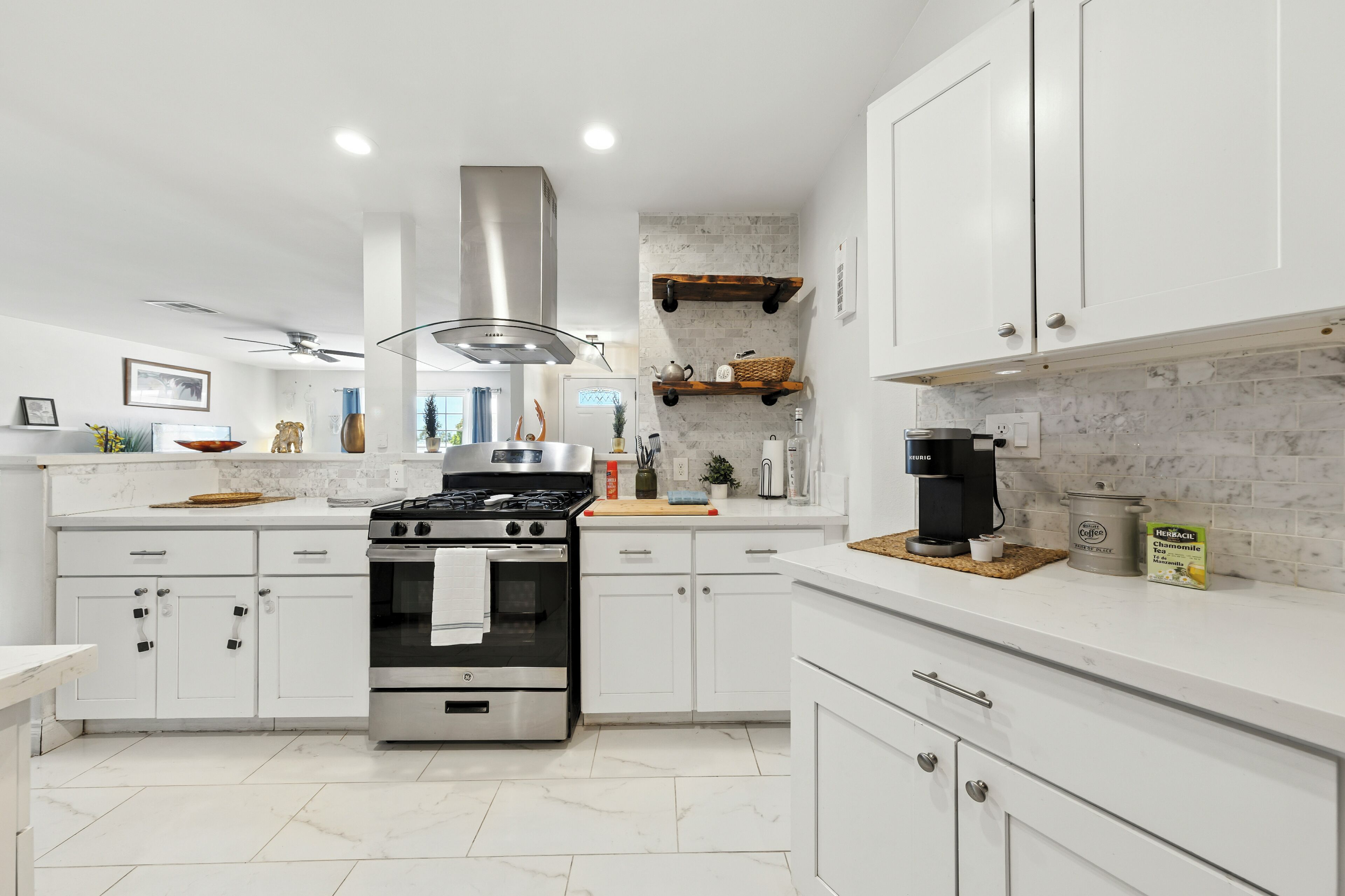 Mikroaaltouuni, uuni, liesi, astianpesukone