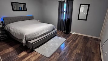 4 habitaciones, tabla de planchar con plancha, wifi y ropa de cama