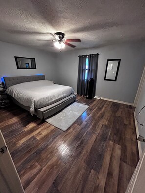 4 chambres, fer et planche à repasser, Wi-Fi, draps fournis