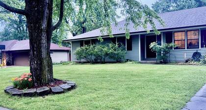 Roomy 4-bed house in Springfield + Pet friendly + Gym + Workspace