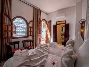 Deluxe Double or Twin Room, Courtyard View | In-room safe, desk, laptop workspace, free WiFi - Riad le nid de fatima  (Marrakech)
