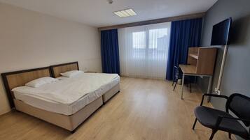 Habitación doble | Escritorio, wifi gratis y ropa de cama