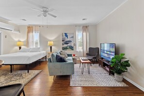 Strykjärn/strykbräda, wi-fi och sängkläder