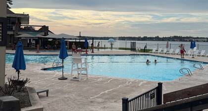 Charming 3-bedroom house in Lake Conroe, community pool and gym.