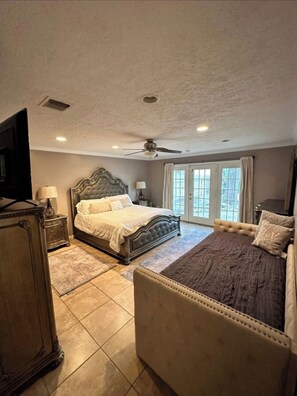 5 bedrooms, iron/ironing board, free WiFi, bed sheets