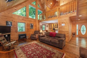 Smart TV, table tennis, books - LakeAccess/Kayak/Hottub/Gameroom/FirePit/Waterfall (Black Mountain)