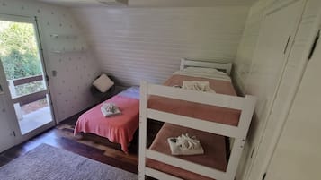 Economy Shared Dormitory | Free WiFi