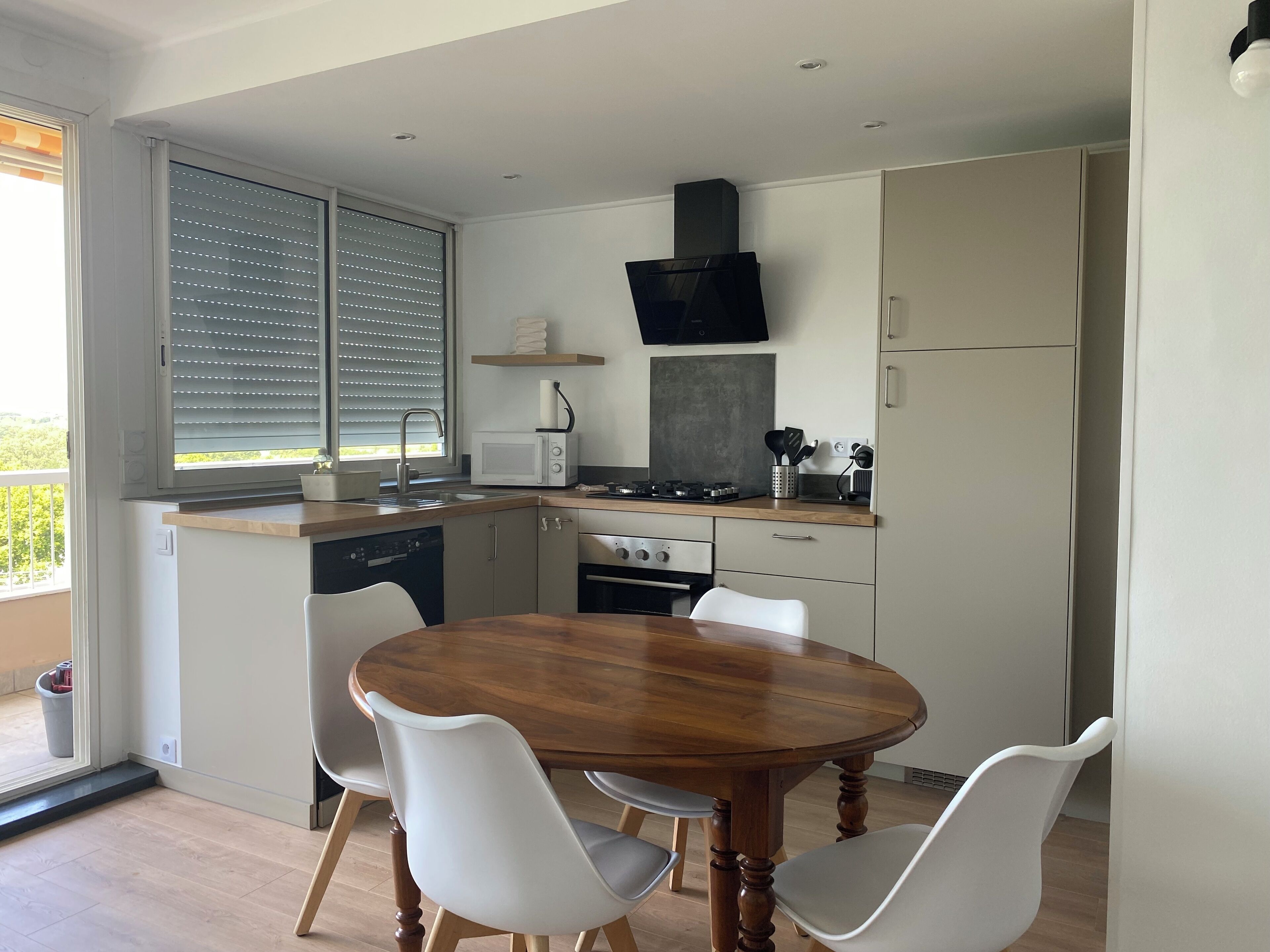 Microondas, horno, parrilla de estufa y lavavajillas 