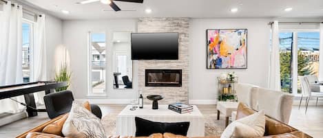 TV, fireplace