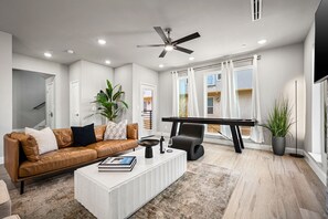 Smart TV y chimenea