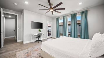 3 bedrooms, desk, iron/ironing board, travel crib