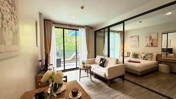 Superior Studio Suite, Pool View | In-room safe, desk, laptop workspace