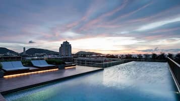 2 outdoor pools, pool umbrellas, sun loungers