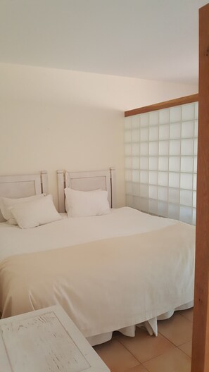 3 bedrooms, iron/ironing board, Internet, bed sheets