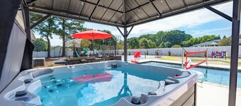 Heated Pool, Hot tub, Epic Kids Room, Pickleball/Basketball, Mini Golf, Fire Pit