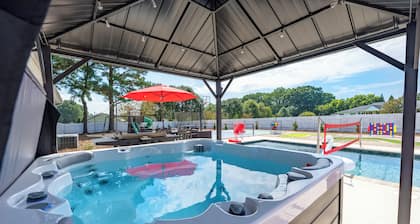Heated Pool, Hot tub, Epic Kids Room, Pickleball/Basketball, Mini Golf, Fire Pit